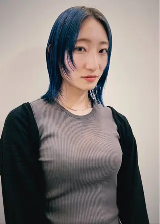 ミディアム レイヤー/ 透明感SHIMAのヘアスタイル