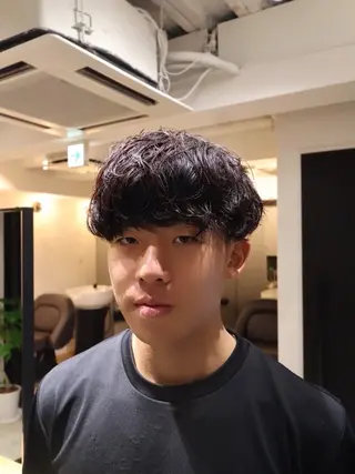 ショート 川副史晶/シャドウ 波巻き/メンズパーマのヘアスタイル