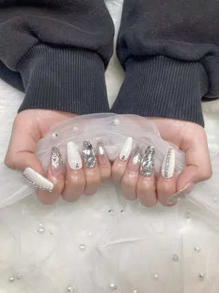 ネイル U·Mi nail salon所属・U·MI 長さ出し専門店のネイルデザイン