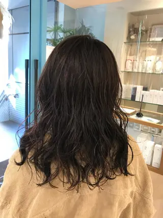 セミロング カラー パーマ CYAN.矢場町店所属・三代 ゆりあのヘアスタイル