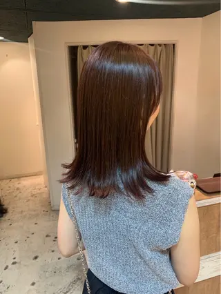 セミロング タツキ／レイヤー／ パーマ／艶カラーのヘアスタイル