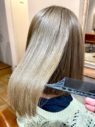 セミロング ayumi🦖/ ブリーチカラーのヘアスタイル