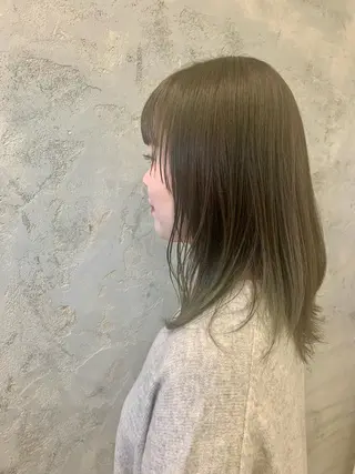 ミディアム カラー 荒島 由佳のヘアスタイル