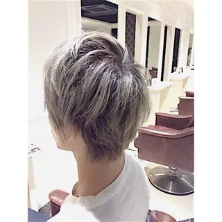 ショート カラー na3moe【ナナナモエ】所属・髪質改善✨カラー特化 サロン🎨平尾晃一のヘアスタイル