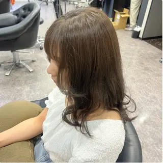 ロング カラー 友滝 真菜美のヘアスタイル