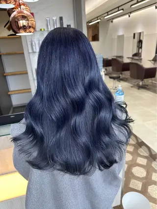 ロング カラー ダメージレスブリーチ デザイン．咲良のヘアスタイル