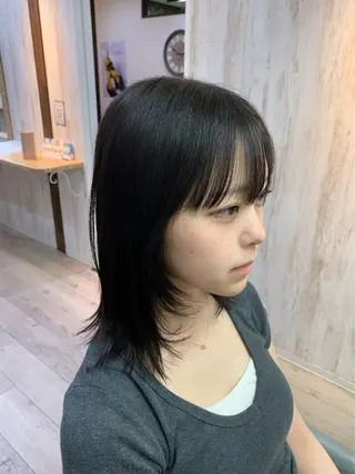 ミディアム 越冨 晃平のヘアスタイル