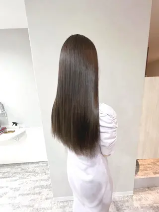 ロング カラー 髪質改善 上品艶感カラーのヘアスタイル