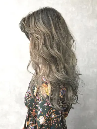 ロング カラー TOMOYAレイヤー ブリーチ縮毛矯正のヘアスタイル