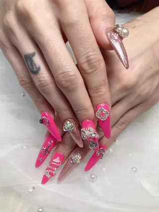 ネイル U·Mi nail salon所属・U·MI 長さ出し専門店のネイルデザイン