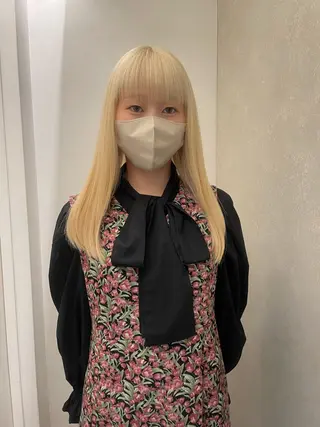 カラー 🎀ボブ＋ハイトーン シュカ👶🏻のヘアスタイル