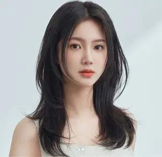 セミロング 🇰🇷ハイトーン× 韓国レイヤー레이어드のヘアスタイル