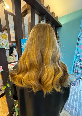 ロング ハイトーン/ ダブルカラー/透明感のヘアスタイル