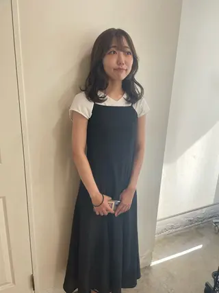 ミディアム カラー MIOベージュカラー 柔らかいカラーのヘアスタイル