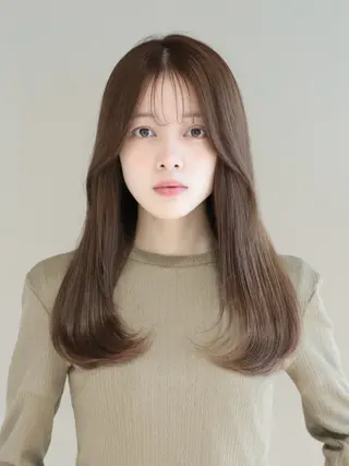 セミロング カラー レイヤー/顔周り /透明感🩶高橋大のヘアスタイル