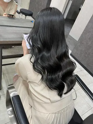 ロング カラー Kvell&Co.所属・ハイトーン カラーのヘアスタイル