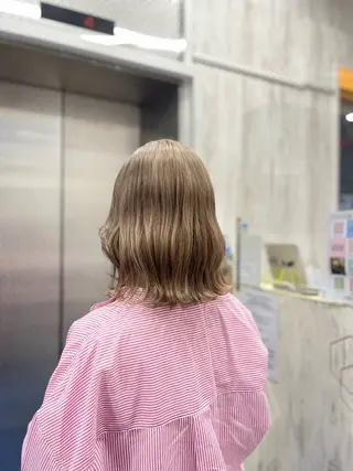 ミディアム white.梅田所属・White梅田  ／ COCOのヘアスタイル