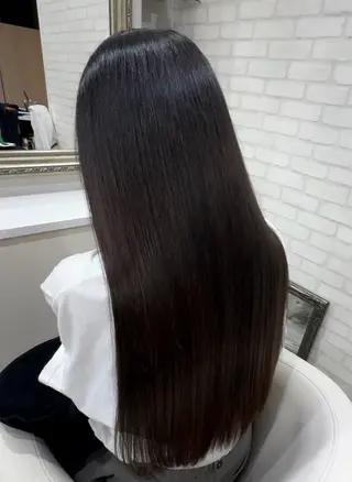 ロング 【TAKAYA】🌸 白髪ぼかしカラーのヘアスタイル