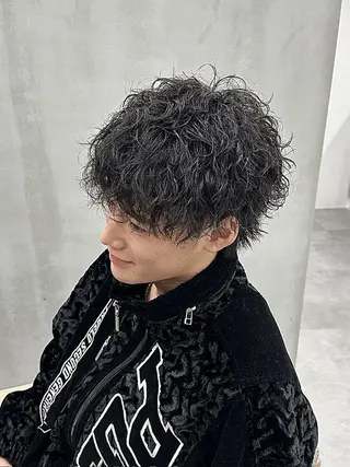 ミディアム パーマ メンズ cast 三宮所属・板岡 丈一のヘアスタイル