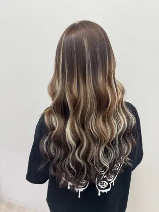 ロング ブリーチ・縮毛矯正 三島佳音のヘアスタイル