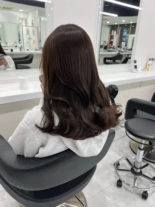 セミロング カラー オリーブカラー🫒 レイヤーカット✂︎のヘアスタイル