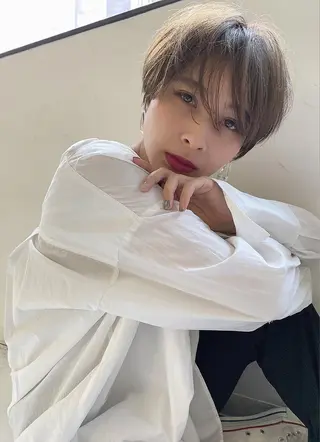 ショート カラー コテ巻き風パーマ 韓国風パーマ 無重力のヘアスタイル