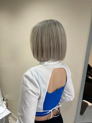 ショート カラー ブリーチとエクステ 最後の砦🤍アミルのヘアスタイル