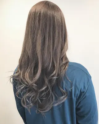 ロング カラー エイト ウメダのヘアスタイル