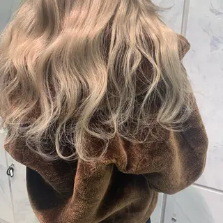 ロング カラー 韓国🤍ワンホンヘア みかん🇨🇳のヘアスタイル