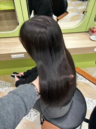 セミロング シオン/艶髪/ グレージュカラーのヘアスタイル