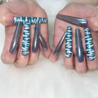 ネイル ゴテゴテ💙ワンホン リオナのネイルデザイン