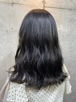 ミディアム カラー mina .のヘアスタイル