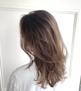 セミロング AHNKISM所属・トレンドレイヤー/ 透明感カラーのヘアスタイル