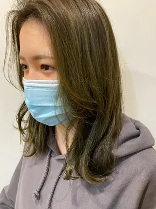ミディアム カラー 小畑 杏実のヘアスタイル