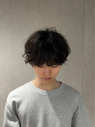 ショート カラー パーマ メンズ 【シャドウパーマ センターパート】義心のヘアスタイル