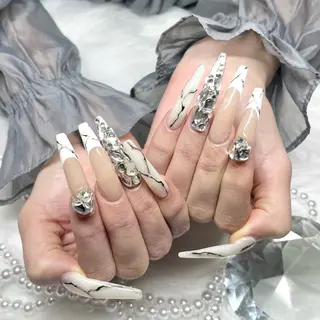 ネイル Vesper所属・ayaka ギャルネイル🎀のネイルデザイン