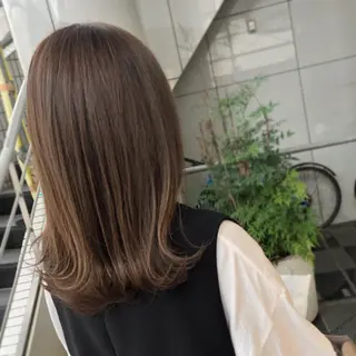 ミディアム カラー 山崎 絵莉香のヘアスタイル