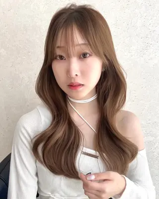 カラー 暗め透明感ヘア🤍 トレンドスタイル🤍のヘアスタイル