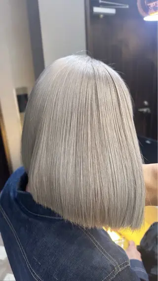 ミディアム カラー ダメージレスブリーチ デザイン．咲良のヘアスタイル