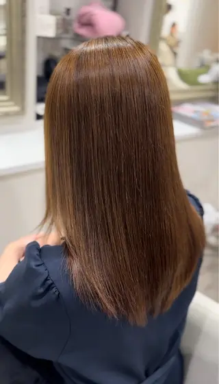 セミロング 【TAKAYA】🌸 白髪ぼかしカラーのヘアスタイル