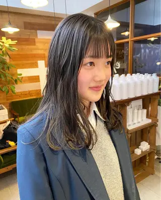 セミロング クロスパーマ× 透明感カラー✂︎のヘアスタイル