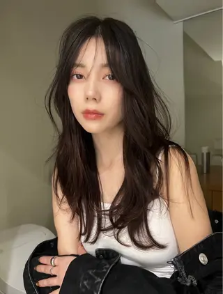 ロング レイヤー透明感カラー AIKAのヘアスタイル