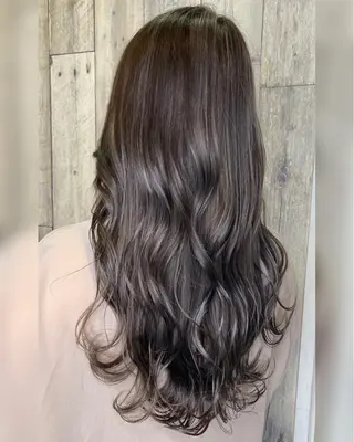 ロング カラー 志村 七海のヘアスタイル