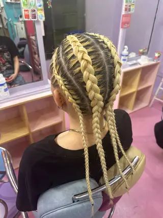 セミロング Hair salon TOMMY所属・♮やっしー♮ 🌈派手髪🌈のヘアスタイル