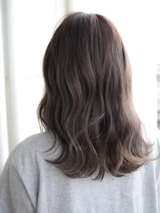 ミディアム カラー ヘアアレンジ メンズハイトーン メンズバレイヤージュのヘアスタイル