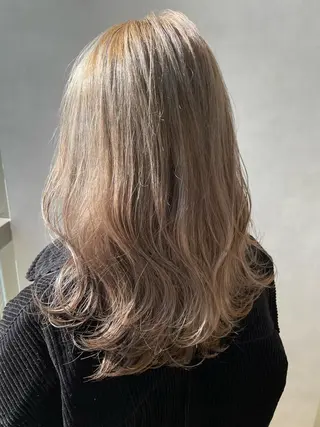 セミロング 鈴木 つかさのヘアスタイル