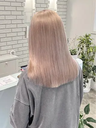 ミディアム カラー みなみ/ブリーチ/ ダイアモンドリリーのヘアスタイル