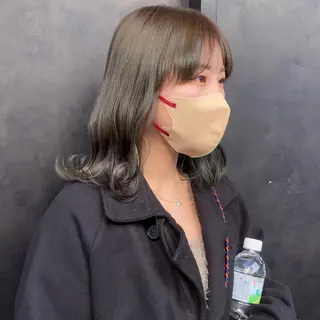 セミロング カラー 比嘉 陽のヘアスタイル