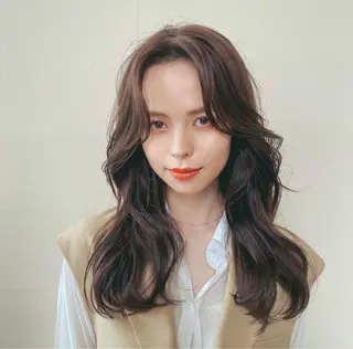 ミディアム パーマ 脇野 茉優のヘアスタイル