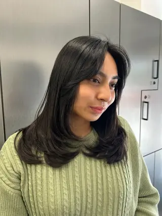 セミロング 大人レイヤー/艶美髪 🇺🇸TOMONAのヘアスタイル